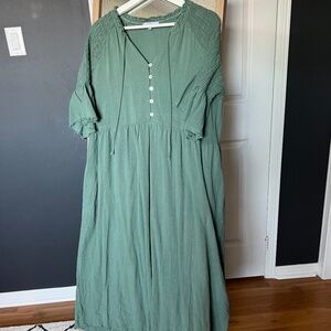 Soft Sage Green Flowy Dress – Size L